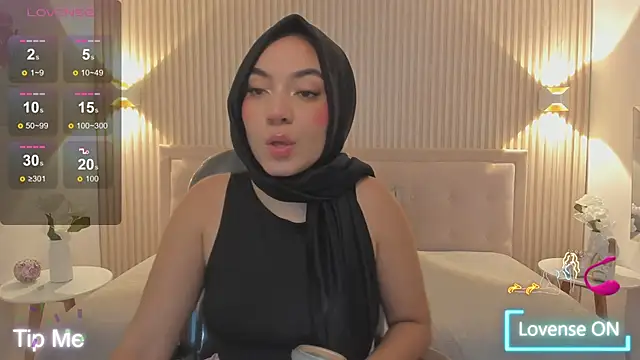 Snapshot of Sooffii_1 chatting on December 11, 2:19 am Sooffii 1 online show from December 11, 2:19 am