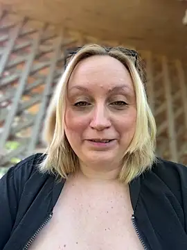 BBW Nora online show from April 24, 9:45 am