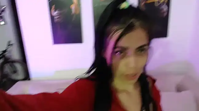 Snapshot of i_am_nina_ chatting on December 19, 4:23 am i am nina online show from December 19, 4:23 am