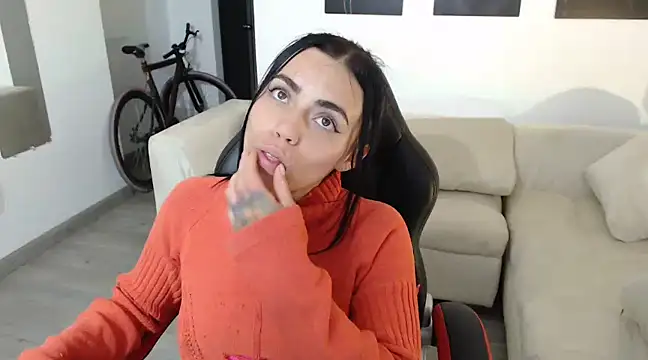 Snapshot of i_am_nina_ chatting on December 27, 1:32 am i am nina online show from December 27, 1:32 am