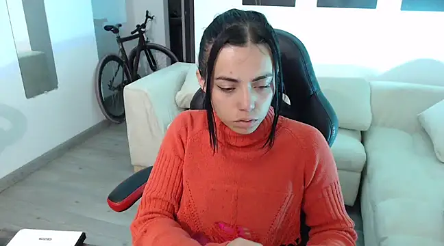 Snapshot of i_am_nina_ chatting on December 27, 5:09 am i am nina online show from December 27, 5:09 am
