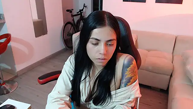 Snapshot of i_am_nina_ chatting on January 8, 2:25 am i am nina online show from January 8, 2:25 am