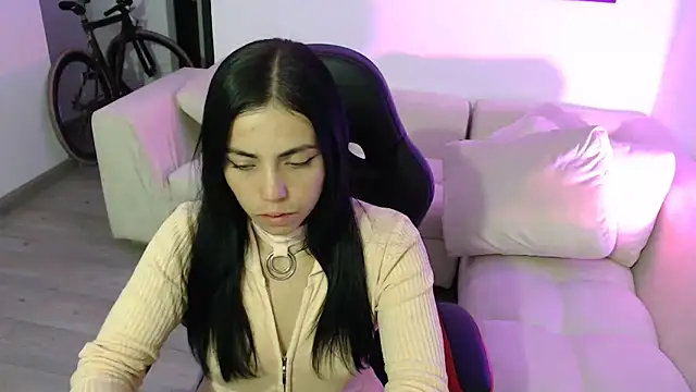 Snapshot of i_am_nina_ chatting on January 13, 2:28 am i am nina online show from January 13, 2:28 am