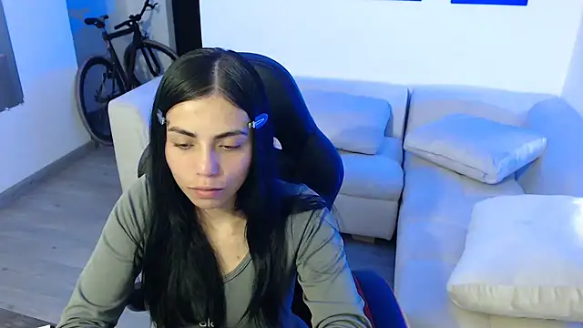 Snapshot of i_am_nina_ chatting on January 14, 1:04 am i am nina online show from January 14, 1:04 am