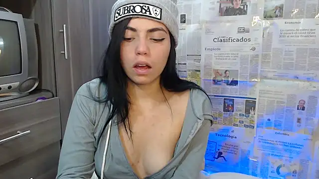 Snapshot of i_am_nina_ chatting on March 6, 12:00 am i am nina online show from March 6, 12:00 am