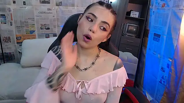 Snapshot of i_am_nina_ chatting on October 8, 7:11 pm i am nina online show from October 8, 7:11 pm