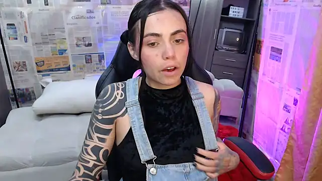 Snapshot of i_am_nina_ chatting on October 13, 2:55 am i am nina online show from October 13, 2:55 am