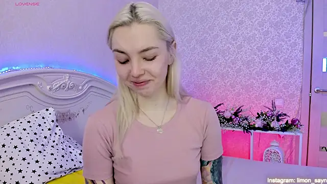 LillyMoure  online show from March 9, 11:56 pm