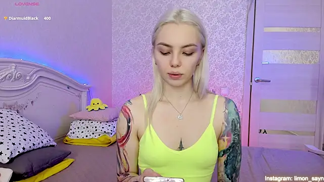 LillyMoure  online show from March 23, 2:59 am