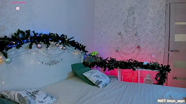 LillyMoure  online show from January 6, 12:14 am