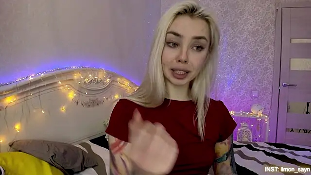 LillyMoure  online show from February 3, 2:53 am