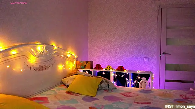 LillyMoure  online show from March 14, 12:50 am