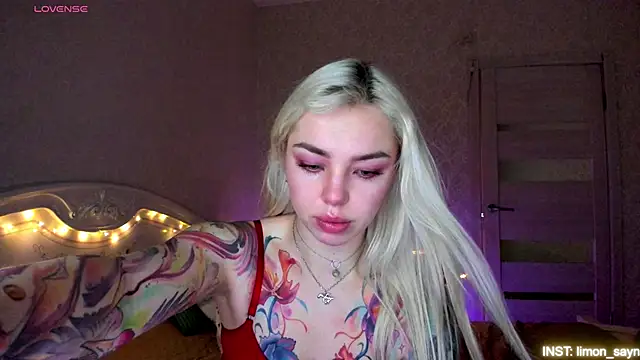 LillyMoure  online show from April 24, 11:18 pm