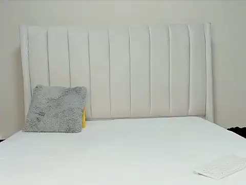 Snapshot of _heavenlysent chatting on December 2, 1:33 am heavenlysent online show from December 2, 1:33 am