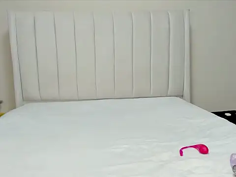 Snapshot of _heavenlysent chatting on December 3, 1:35 am heavenlysent online show from December 3, 1:35 am