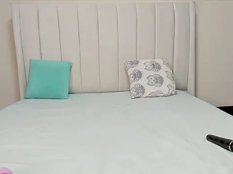 Snapshot of _heavenlysent chatting on December 15, 3:33 am heavenlysent online show from December 15, 3:33 am