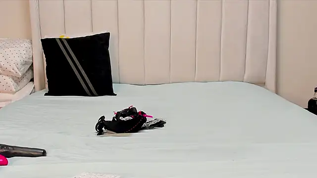  heavenlysent online show from March 5, 4:19 am