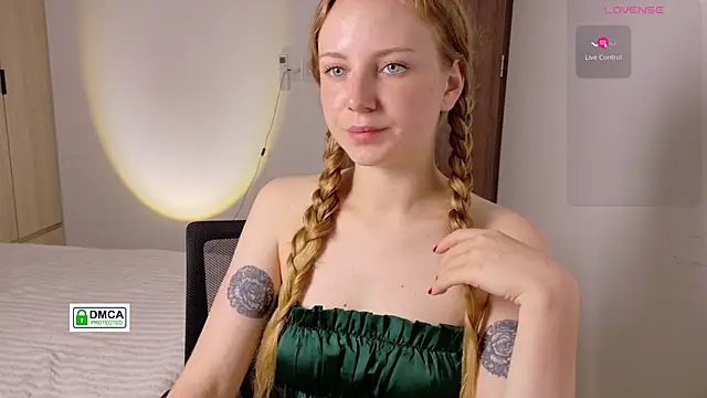 Snapshot of RedFires chatting on March 3, 7:25 am RedFires online show from March 3, 7:25 am