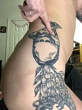 MissCumberdale online show from February 11, 9:25 pm