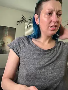 MissCumberdale online show from March 16, 4:45 pm