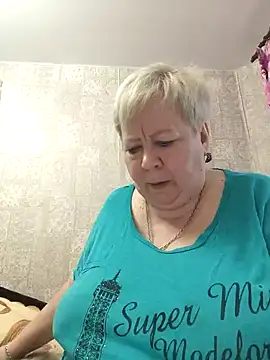 Snapshot of EffectFiona chatting on January 17, 4:28 am EffectFiona online show from January 17, 4:28 am