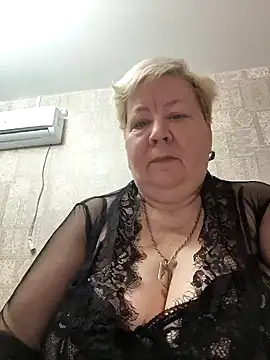 Snapshot of EffectFiona chatting on January 18, 2:25 am EffectFiona online show from January 18, 2:25 am