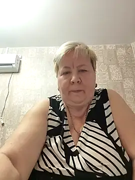 Snapshot of EffectFiona chatting on January 19, 12:06 pm EffectFiona online show from January 19, 12:06 pm