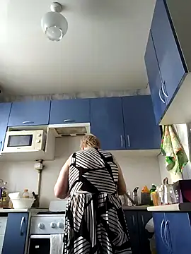 Snapshot of EffectFiona chatting on January 25, 5:18 am EffectFiona online show from January 25, 5:18 am