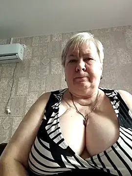 Snapshot of EffectFiona chatting on January 29, 10:58 am EffectFiona online show from January 29, 10:58 am