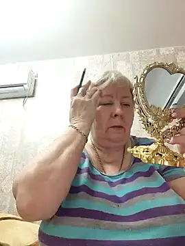 Snapshot of EffectFiona chatting on February 4, 11:06 pm EffectFiona online show from February 4, 11:06 pm