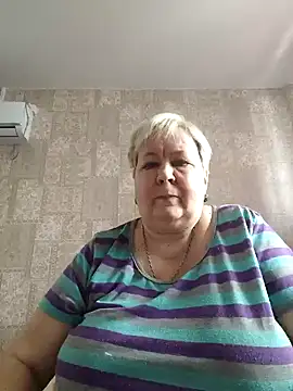 Snapshot of EffectFiona chatting on February 6, 10:37 am EffectFiona online show from February 6, 10:37 am