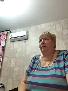 Snapshot of EffectFiona chatting on February 7, 1:11 pm EffectFiona online show from February 7, 1:11 pm