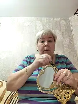 Snapshot of EffectFiona chatting on February 8, 11:13 pm EffectFiona online show from February 8, 11:13 pm