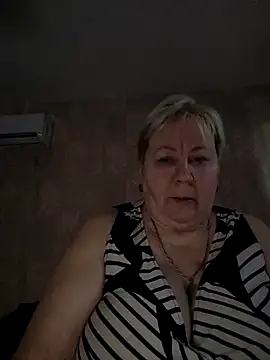 Snapshot of EffectFiona chatting on February 10, 12:50 pm EffectFiona online show from February 10, 12:50 pm