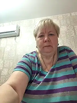 Snapshot of EffectFiona chatting on February 10, 11:23 pm EffectFiona online show from February 10, 11:23 pm