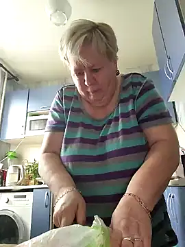 Snapshot of EffectFiona chatting on February 14, 3:54 am EffectFiona online show from February 14, 3:54 am