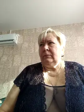 Snapshot of EffectFiona chatting on February 14, 10:49 am EffectFiona online show from February 14, 10:49 am