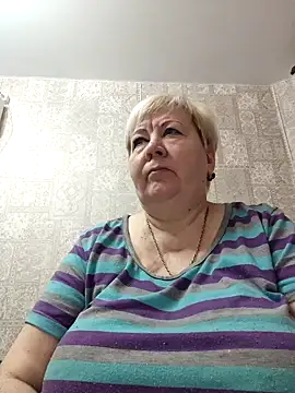 Snapshot of EffectFiona chatting on February 15, 12:04 am EffectFiona online show from February 15, 12:04 am