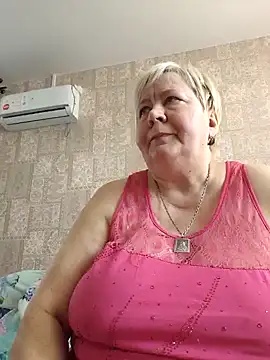 Snapshot of EffectFiona chatting on February 18, 9:54 am EffectFiona online show from February 18, 9:54 am