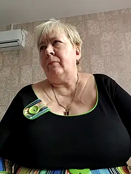 Snapshot of EffectFiona chatting on February 22, 6:17 am EffectFiona online show from February 22, 6:17 am