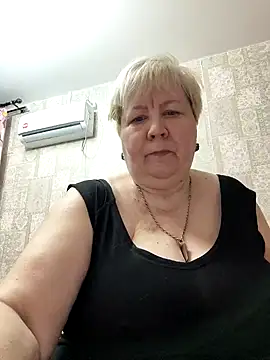 Snapshot of EffectFiona chatting on February 24, 1:35 am EffectFiona online show from February 24, 1:35 am