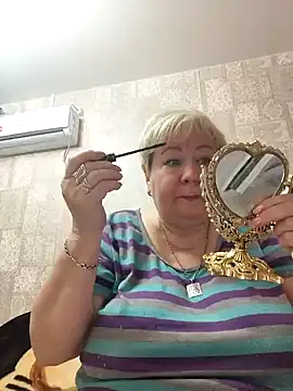 Snapshot of EffectFiona chatting on March 4, 11:22 pm EffectFiona online show from March 4, 11:22 pm