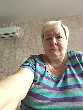 Snapshot of EffectFiona chatting on March 6, 4:30 am EffectFiona online show from March 6, 4:30 am