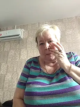 Snapshot of EffectFiona chatting on March 6, 11:47 am EffectFiona online show from March 6, 11:47 am