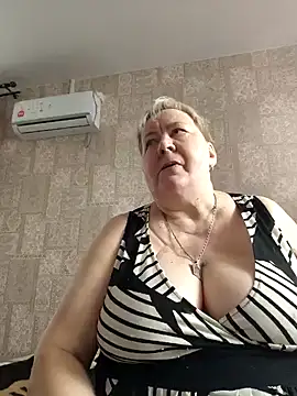 Snapshot of EffectFiona chatting on March 12, 11:09 am EffectFiona online show from March 12, 11:09 am