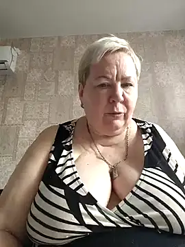 Snapshot of EffectFiona chatting on March 18, 11:19 am EffectFiona online show from March 18, 11:19 am