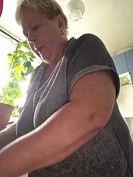 Snapshot of EffectFiona chatting on September 10, 5:07 am EffectFiona online show from September 10, 5:07 am