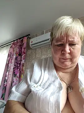 Snapshot of EffectFiona chatting on September 22, 4:25 am EffectFiona online show from September 22, 4:25 am