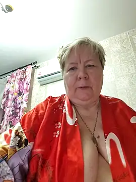 Snapshot of EffectFiona chatting on October 9, 12:19 am EffectFiona online show from October 9, 12:19 am