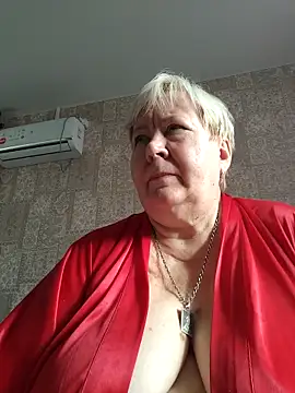 Snapshot of EffectFiona chatting on October 28, 5:11 am EffectFiona online show from October 28, 5:11 am